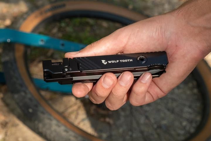 8-Bit Chainbreaker + Utility Knife Multi-Tool - Wolf Tooth Components