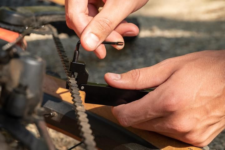 8-Bit Chainbreaker + Utility Knife Multi-Tool - Wolf Tooth Components