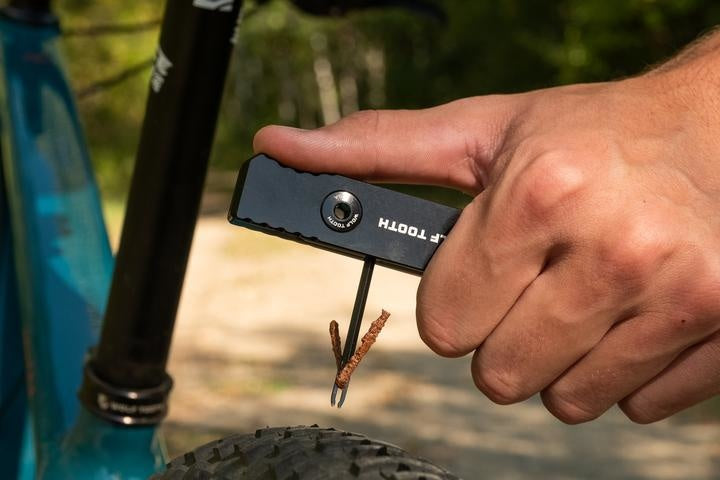 8-Bit Chainbreaker + Utility Knife Multi-Tool - Wolf Tooth Components