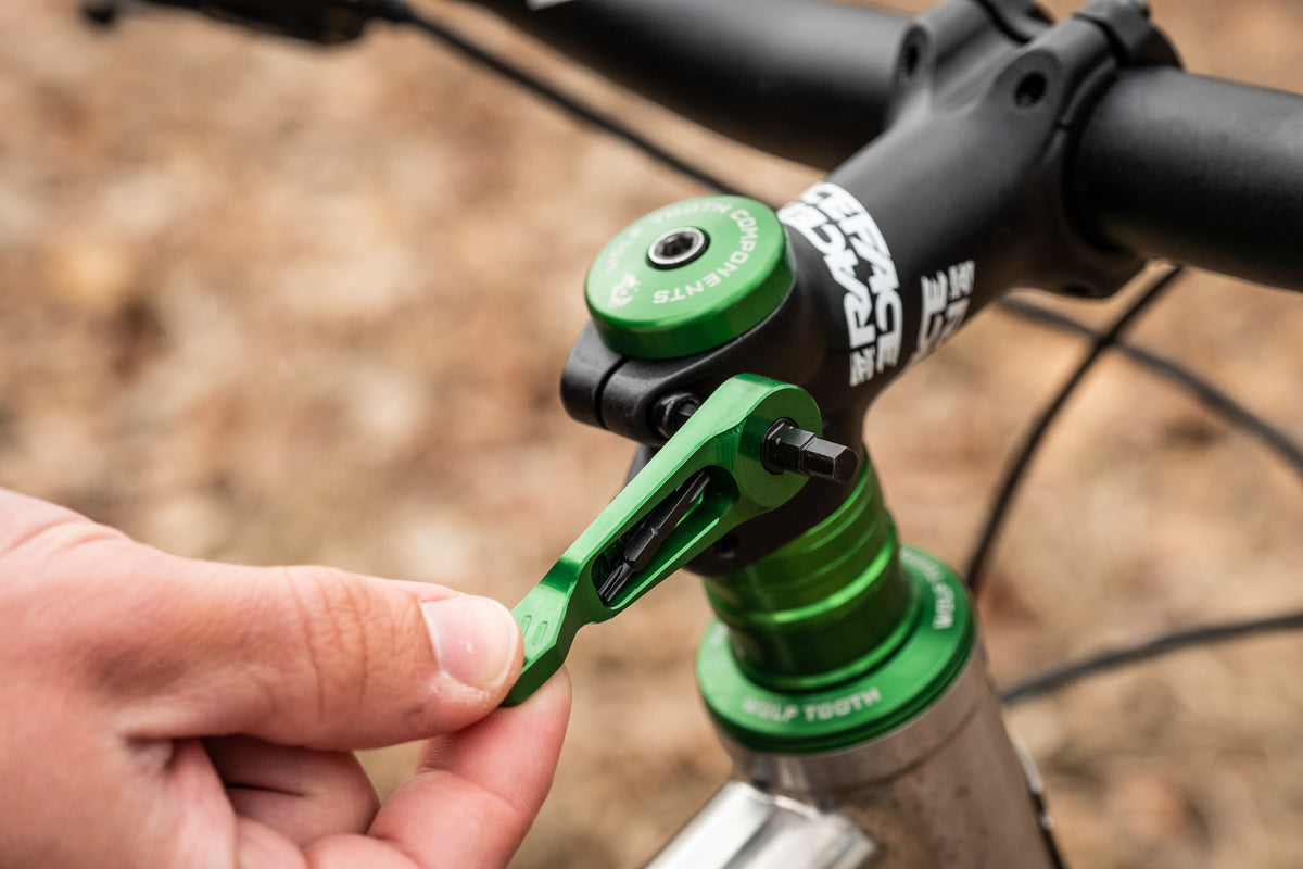 Axle Handle Multi-Tool - Wolf Tooth Components