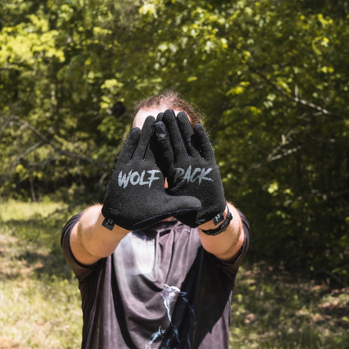 Gloves - Howling Wolf - Handup